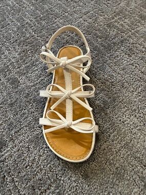 Copper key shiny cream dressy or casual summer sandals with adorable bows.Size 2